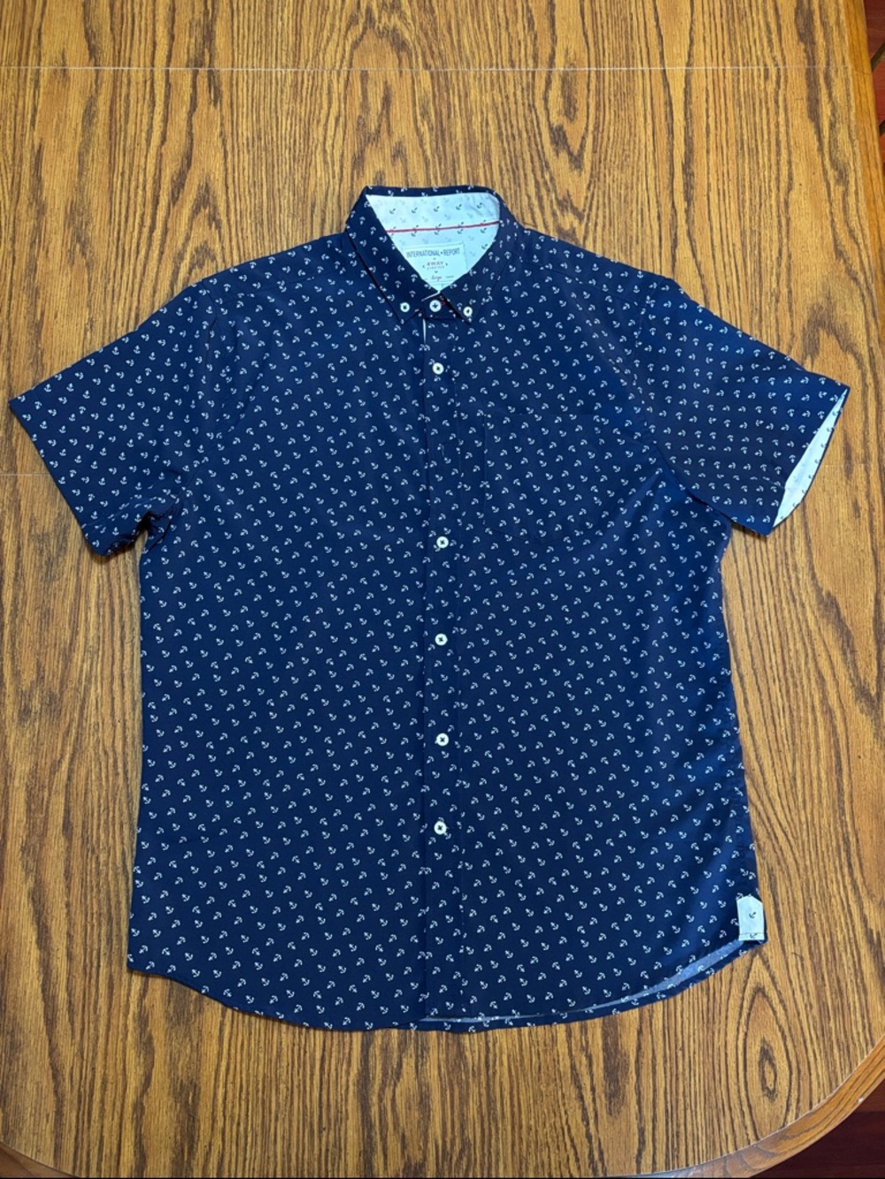 International Report men’s short sleeve button down shirt